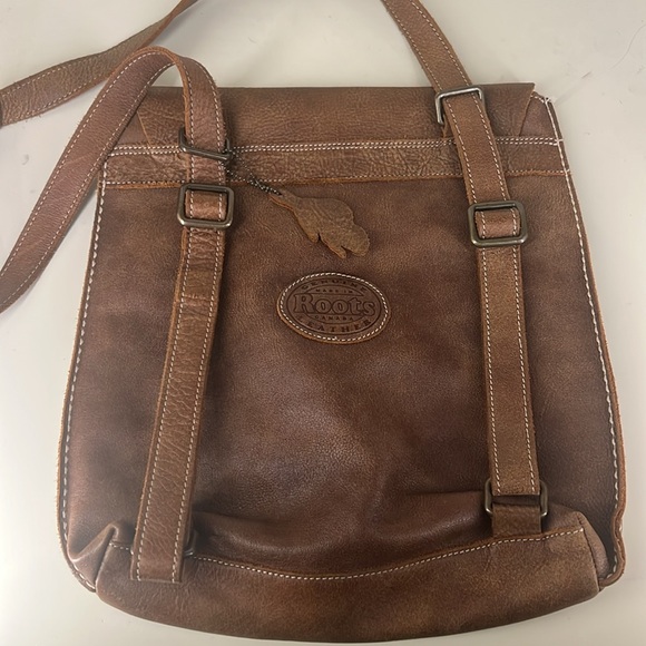 ROOTS Premium Convertible Crossbody into Backpack Brown 100% Leather Bag - Picture 7 of 14
